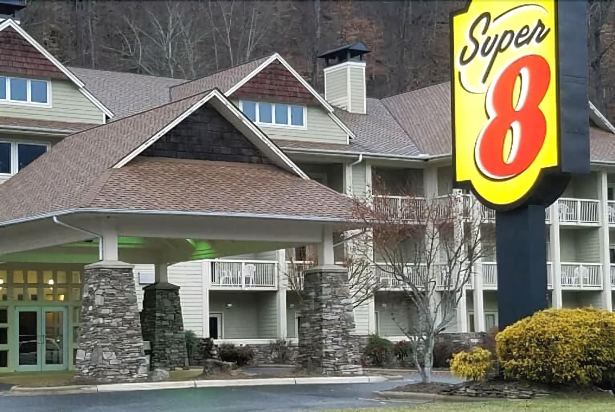 Super 8 By Wyndham Cherokee Εξωτερικό φωτογραφία
