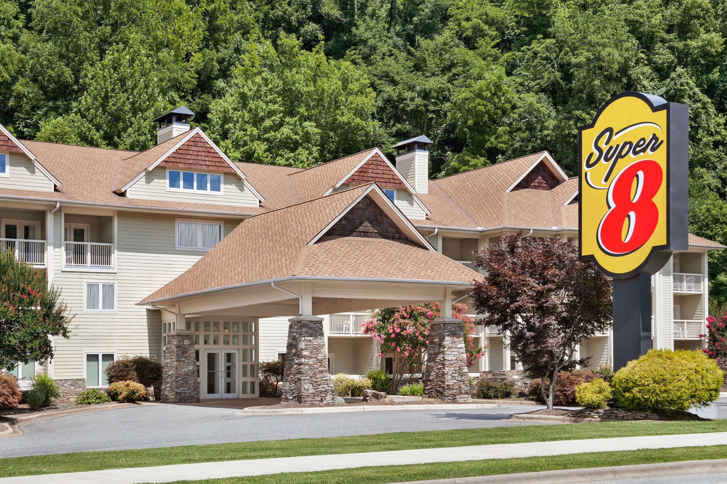 Super 8 By Wyndham Cherokee Εξωτερικό φωτογραφία